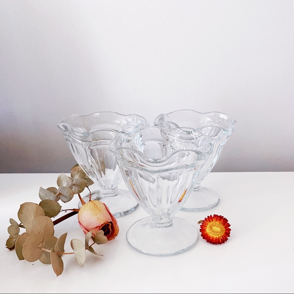 Set of 3 Adorable Glass Ice Cream Cups.